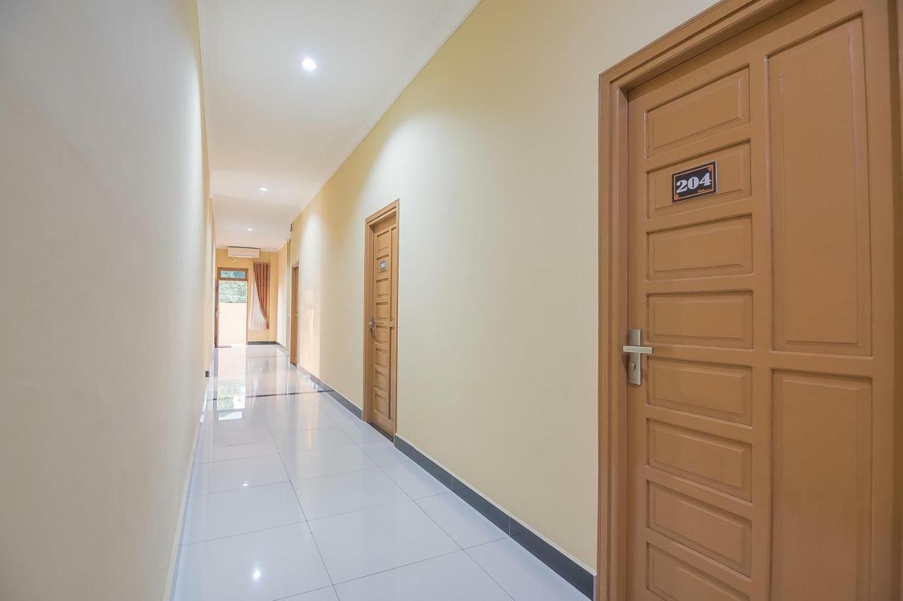 Reddoorz Plus Near Syamsudin Noor Airport 3 Banjarbaru Exterior photo
